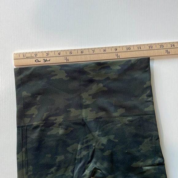 SPANX Seamless Leggings for Women Tummy Control Green Camo Size M - Picture 9 of 12